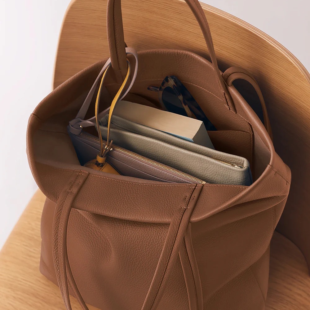 Cuyana Tall Large Leather Tote Bag in Cognac Brown - Picture 3 of 13